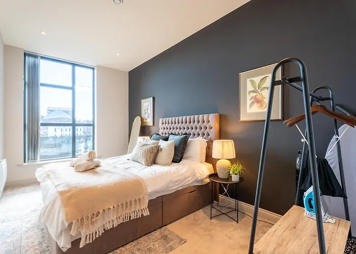 Apartment Contemporary 1-bedroom Apartment, Includes Sofa Bed *