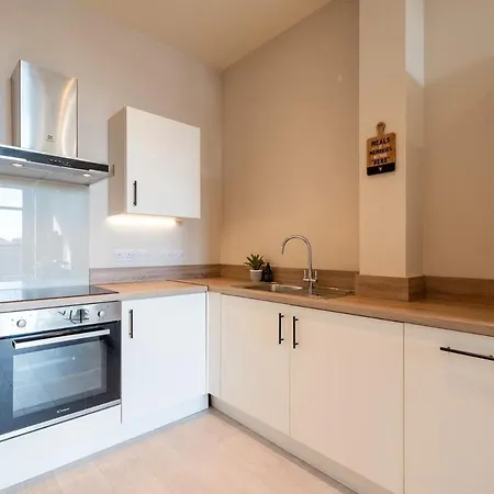 Contemporary 1-bedroom Apartment, Includes Sofa Bed