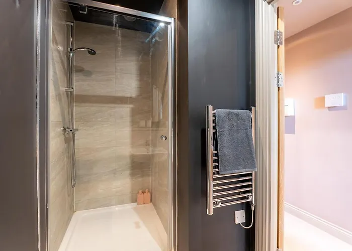 Contemporary 1-bedroom Apartment, Includes Sofa Bed